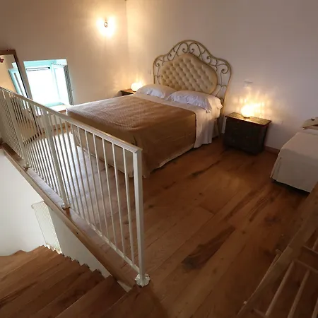 Borgo Rosso Di Sera - Country Chic 3* 산 루시도