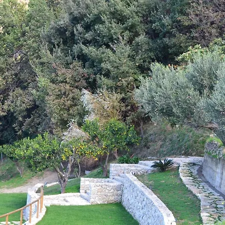 Borgo Rosso Di Sera